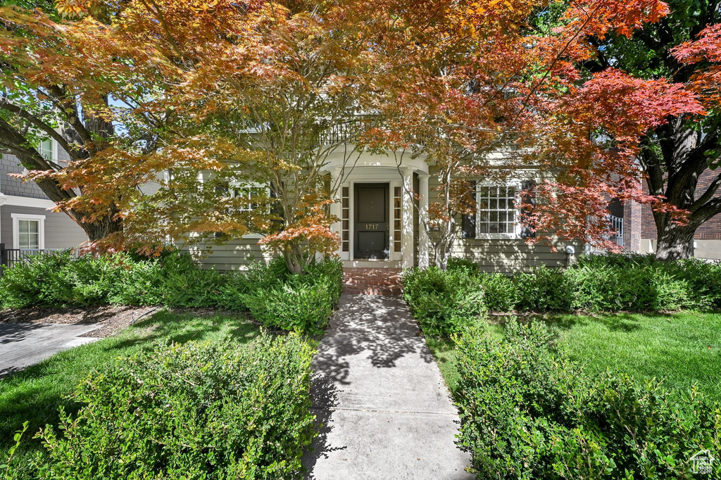 1717 E YALECREST AVE Salt Lake City, UT 84108