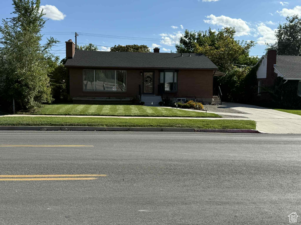 Photo 2 for MLS #2114951 at 556 E 400 North