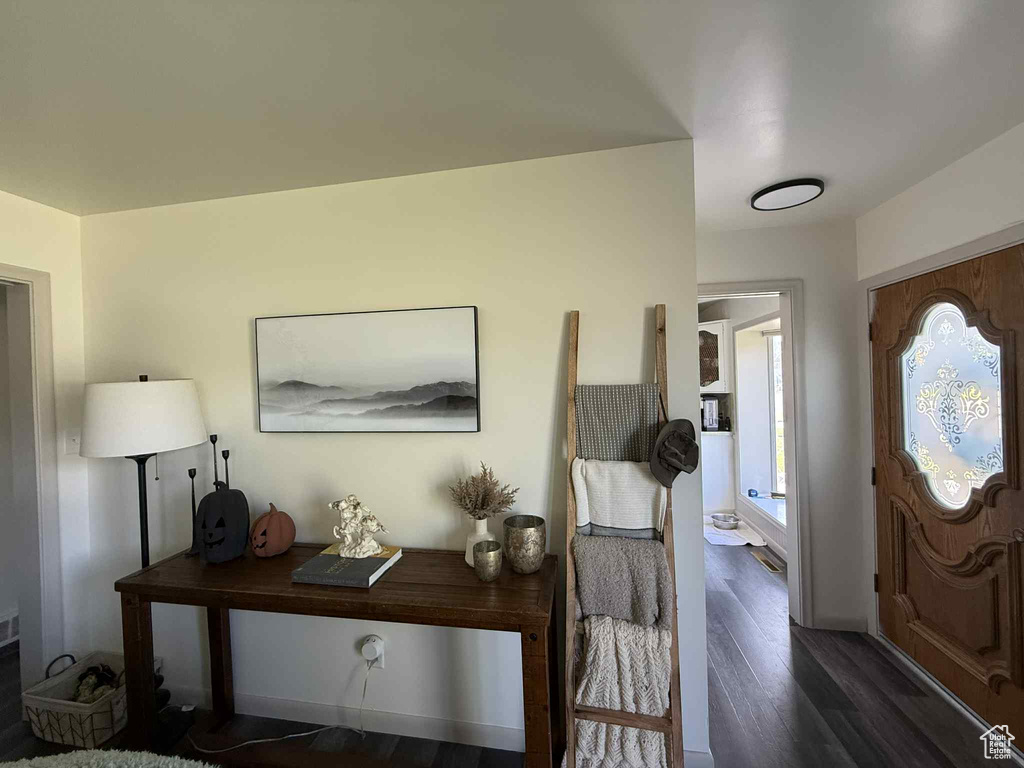 Photo 3 for MLS #2114951 at 556 E 400 North