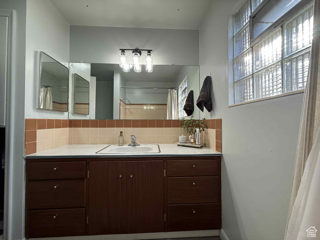 Photo 14 for MLS #2114951 at 556 E 400 North