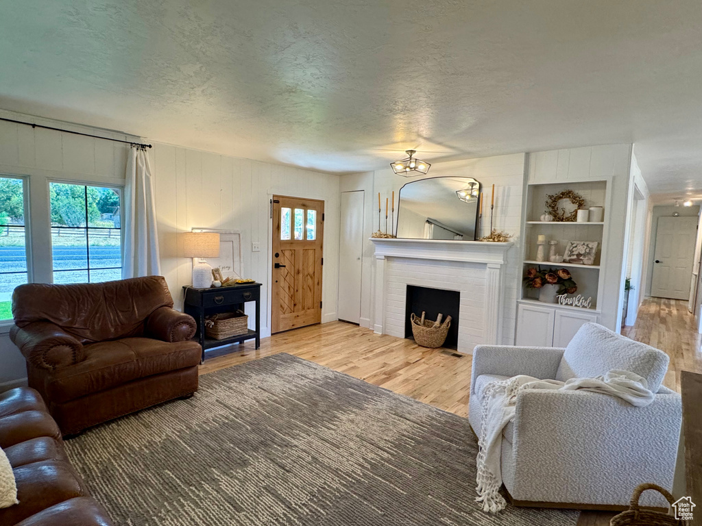 Photo 4 for MLS #2114978 at 255 N Main