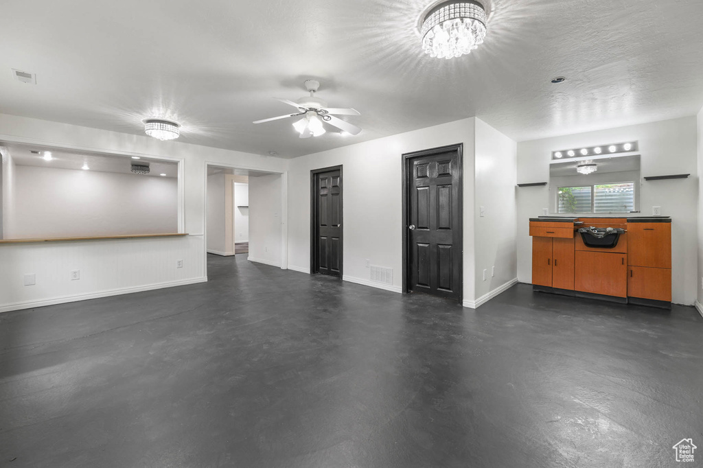 7414 S REGAL HILL DR West Jordan, UT 84081
