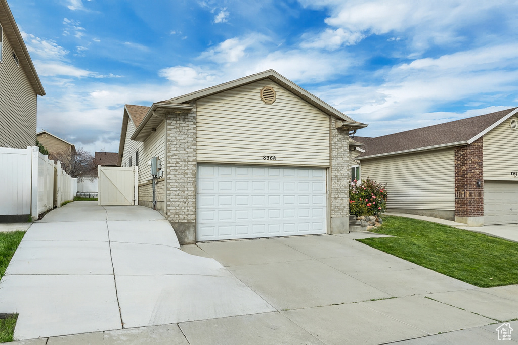 8368 S OAK GATE DR West Jordan, UT 84081