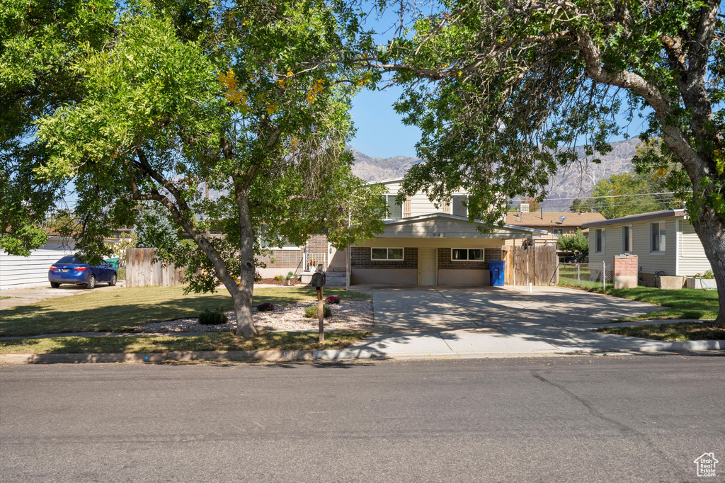 Photo 4 for MLS #2115037 at 942 E 1050 North