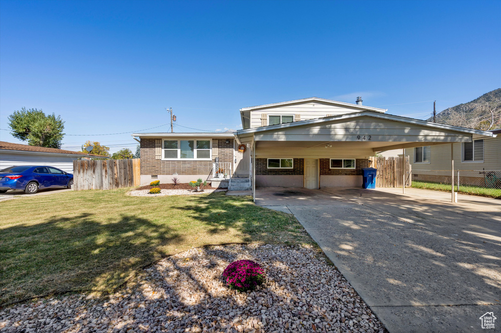 Photo 3 for MLS #2115037 at 942 E 1050 North