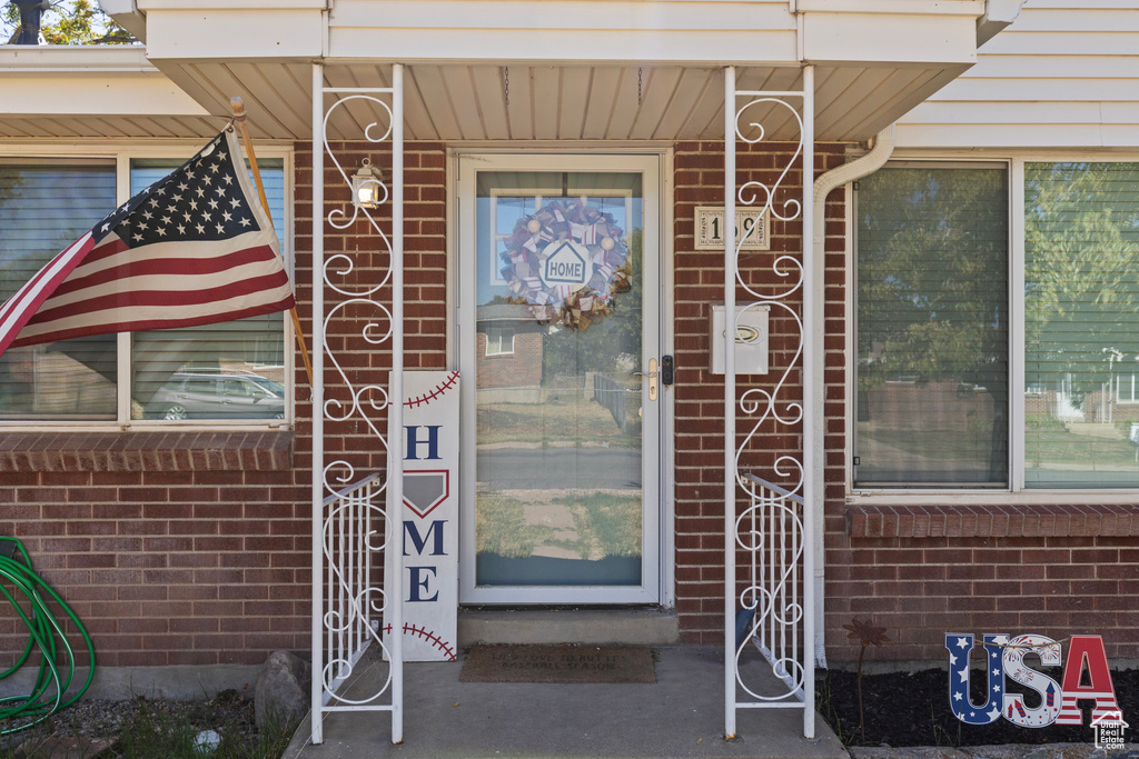 Photo 2 for MLS #2115064 at 169 W 400 North