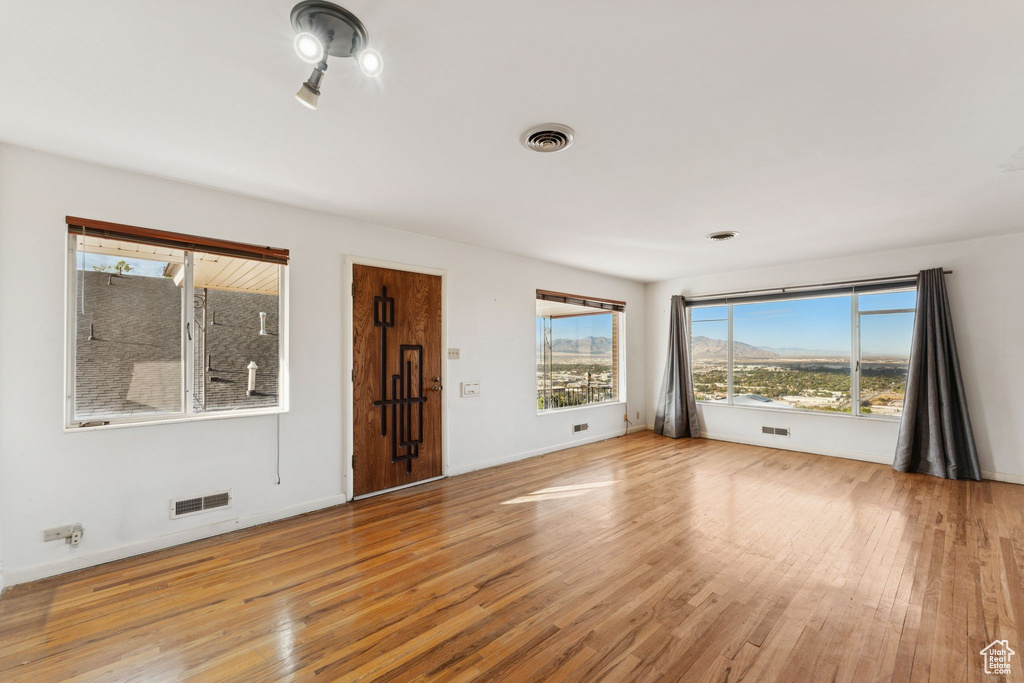 692 N CORTEZ ST Salt Lake City, UT 84103