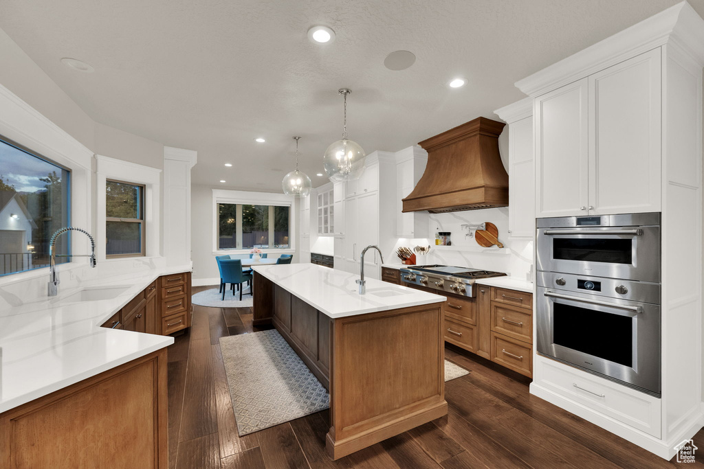 Photo 14 for MLS #2115126 at 983 E Southfork Dr