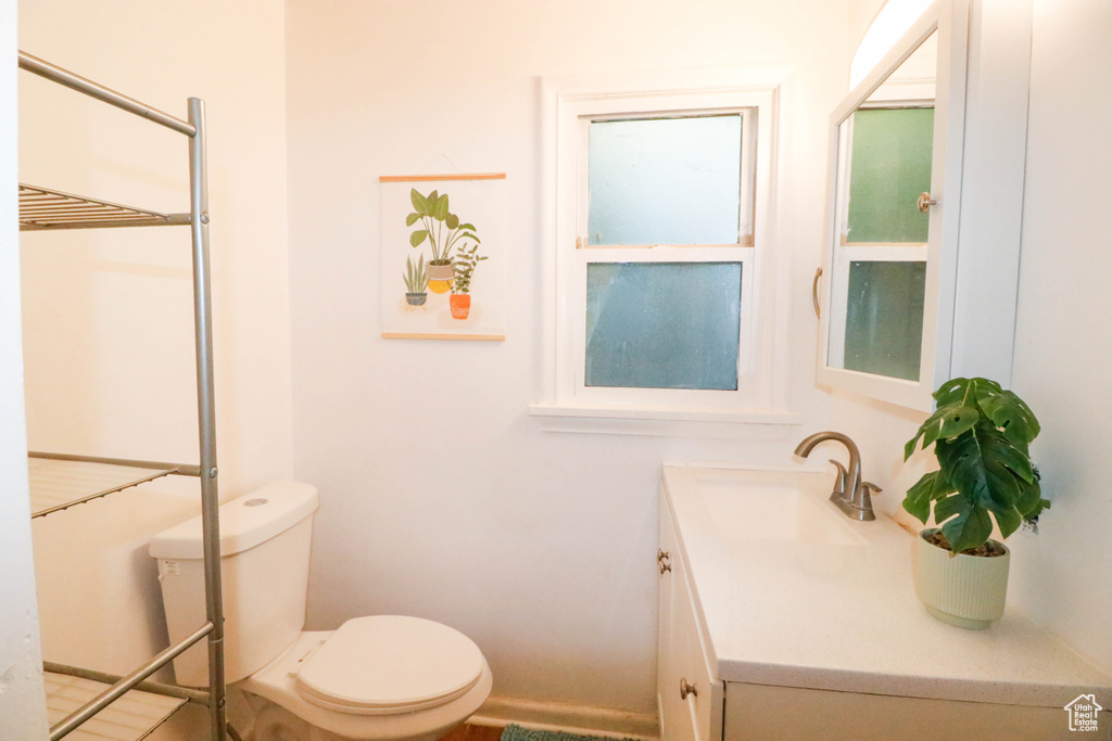 Photo 6 for MLS #2115128 at 340 S 200 East