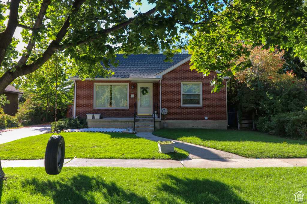 Photo 2 for MLS #2115128 at 340 S 200 East