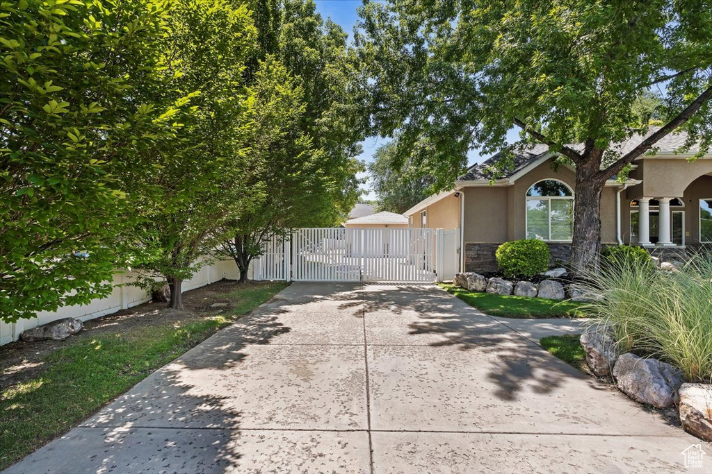 924 E COLLEGE ST Millcreek, UT 84117