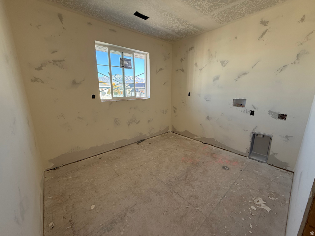 Unfurnished room featuring a textured ceiling