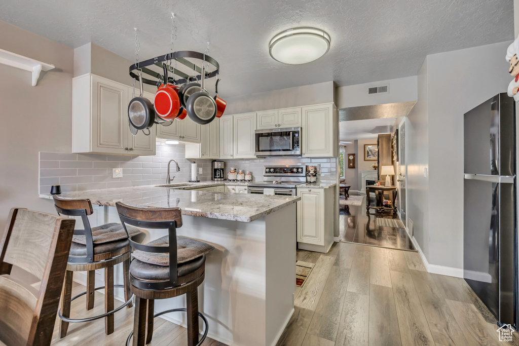 Photo 2 for MLS #2115222 at 6886 S 670 East