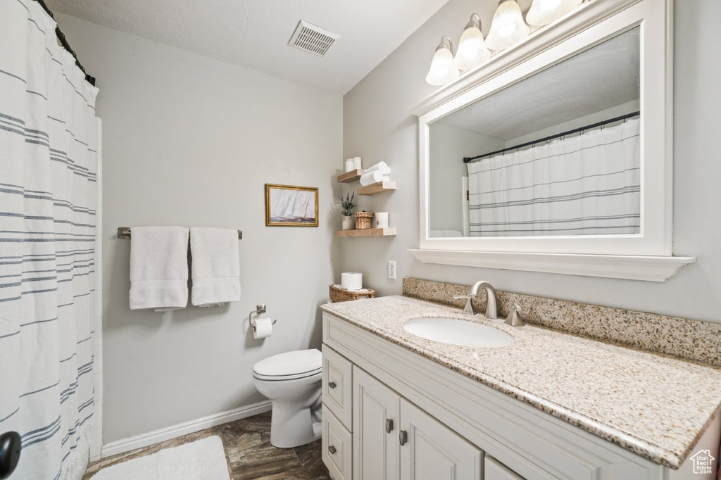 Full bath with vanity and a shower with shower curtain