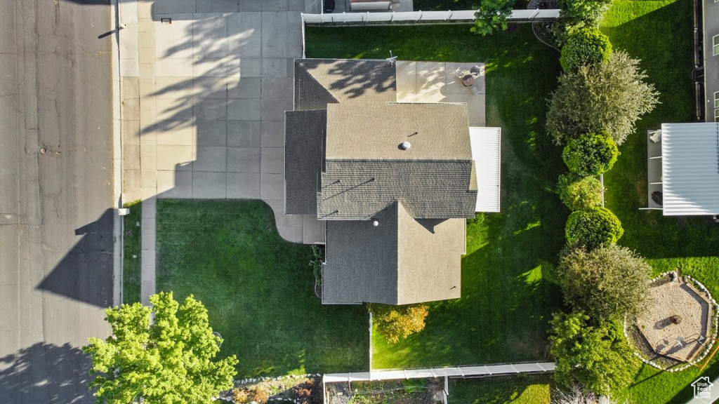 Aerial view of property and surrounding area