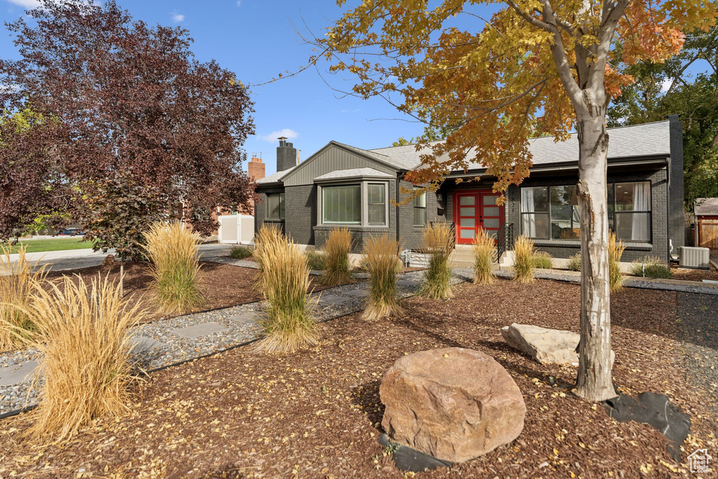 1821 E BOSHAM LN Salt Lake City, UT 84106