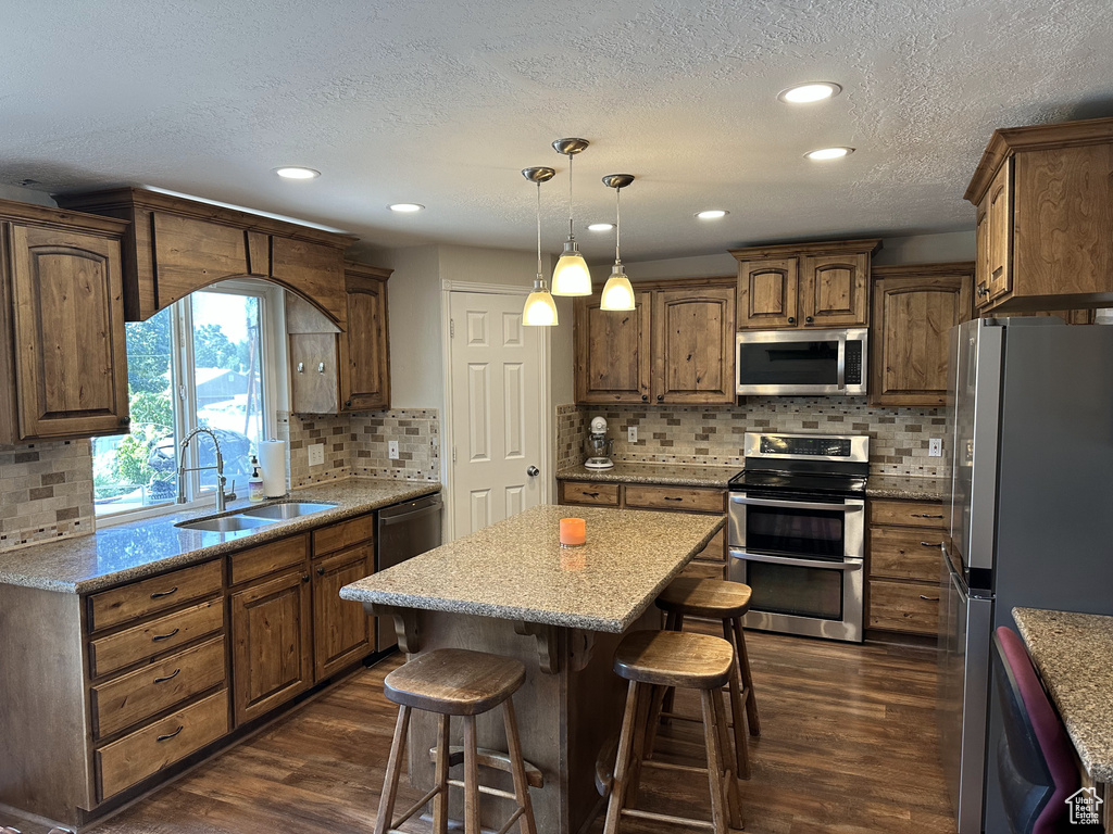 890 E BROOKSHIRE DR Kaysville, UT 84037