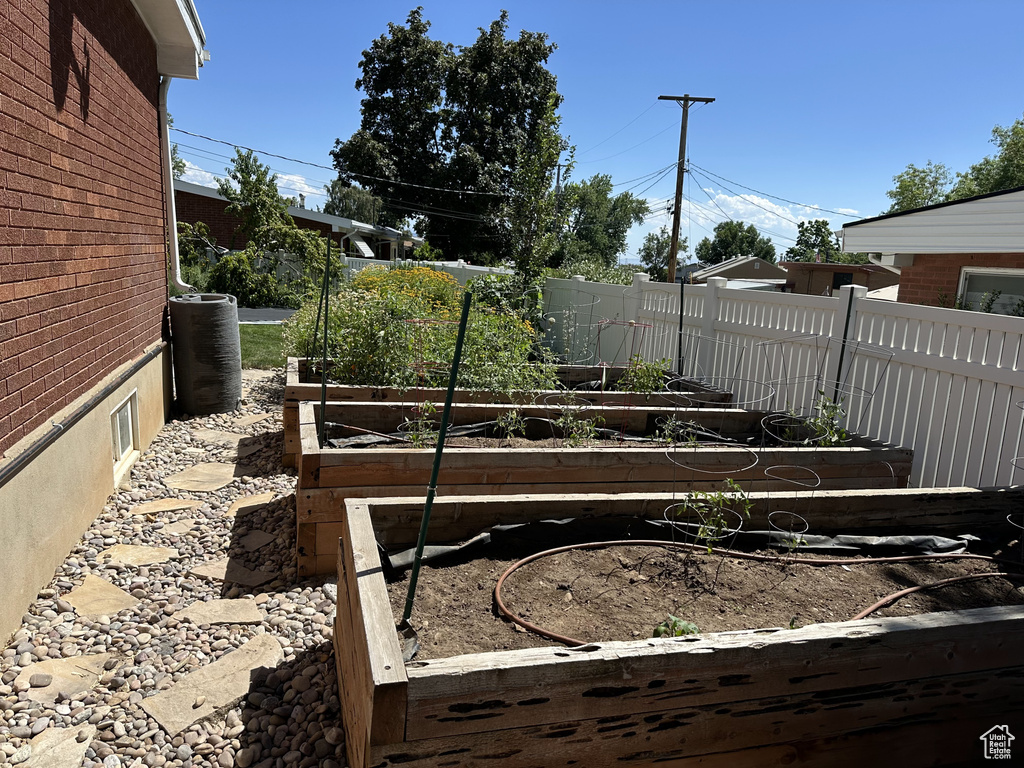 890 E BROOKSHIRE DR Kaysville, UT 84037