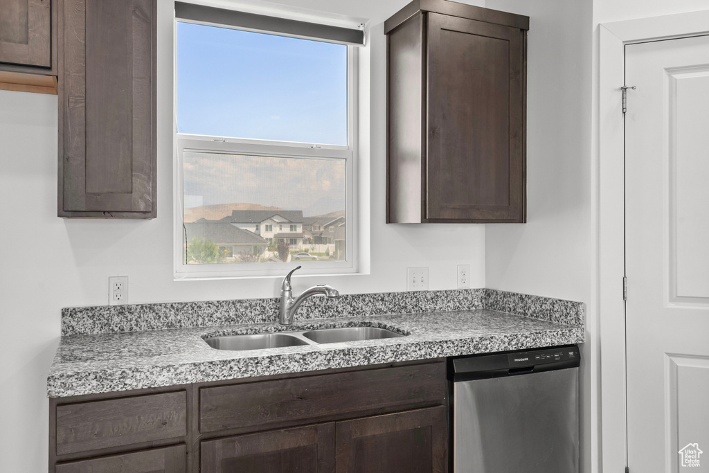 5290 N FOLKSTONE DR Eagle Mountain, UT 84005
