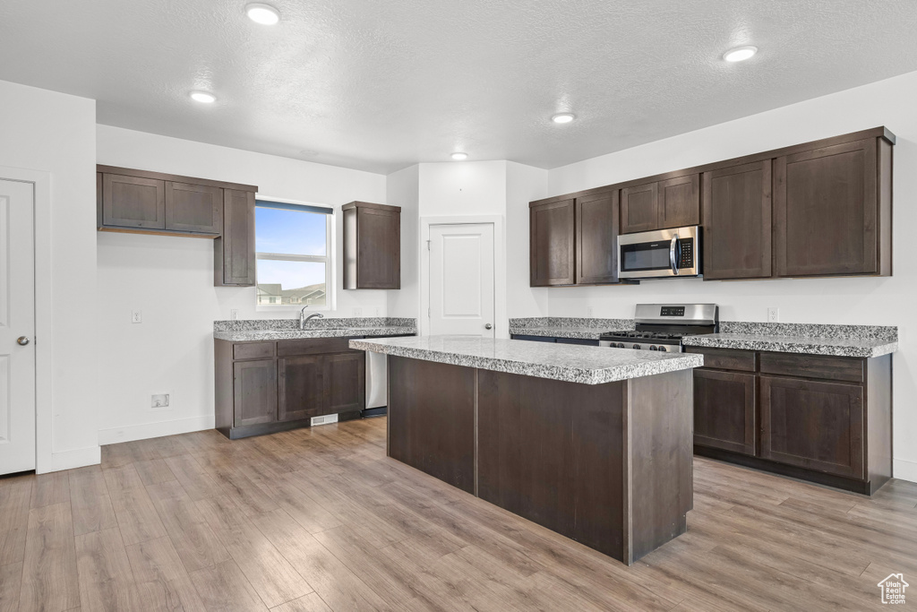 5290 N FOLKSTONE DR Eagle Mountain, UT 84005