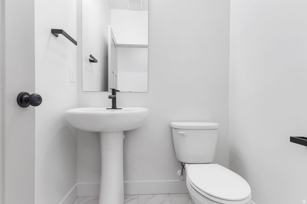 1923 W 1340 N Clinton, UT 84015