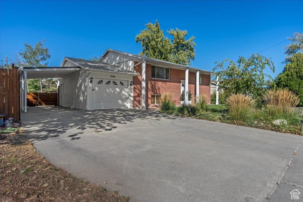 Photo 3 for MLS #2115409 at 7506 S Claret St
