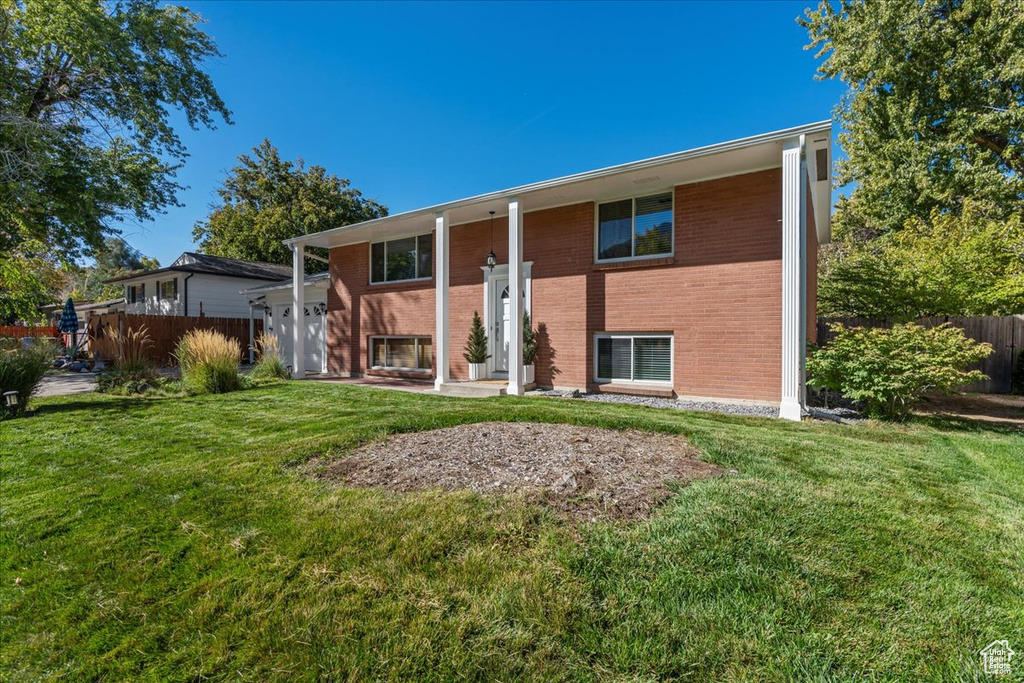 Photo 2 for MLS #2115409 at 7506 S Claret St