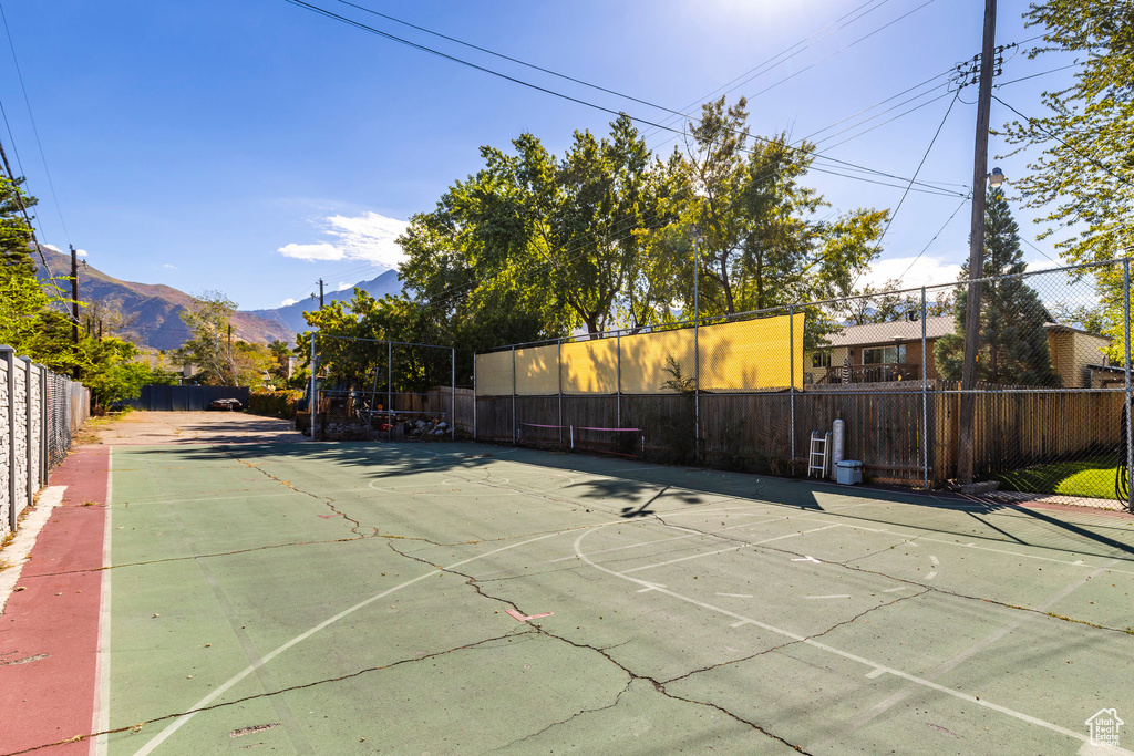 6701 S 2445 E Cottonwood Heights, UT 84121