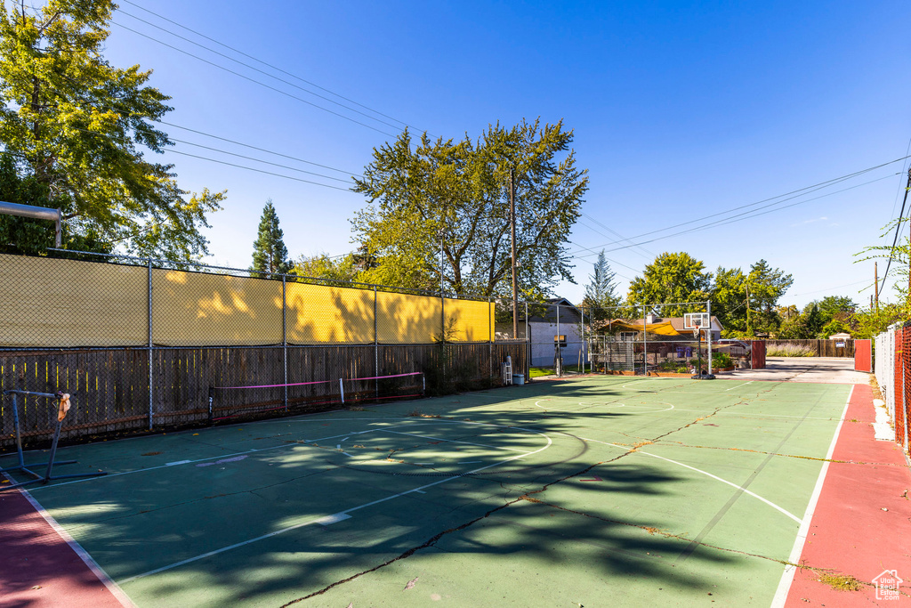 6701 S 2445 E Cottonwood Heights, UT 84121