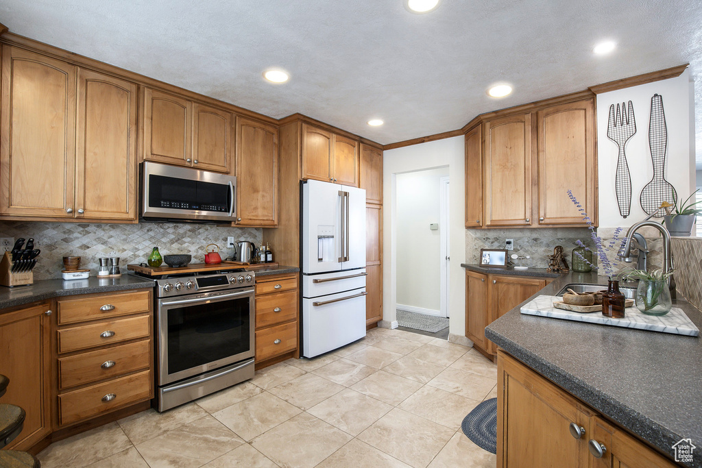 6701 S 2445 E Cottonwood Heights, UT 84121