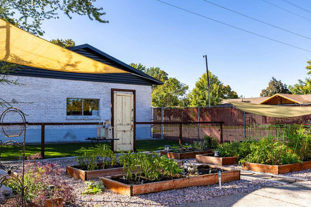 6701 S 2445 E Cottonwood Heights, UT 84121