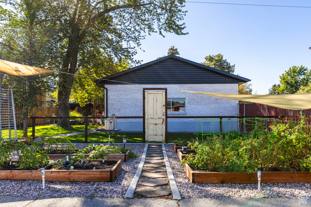 6701 S 2445 E Cottonwood Heights, UT 84121