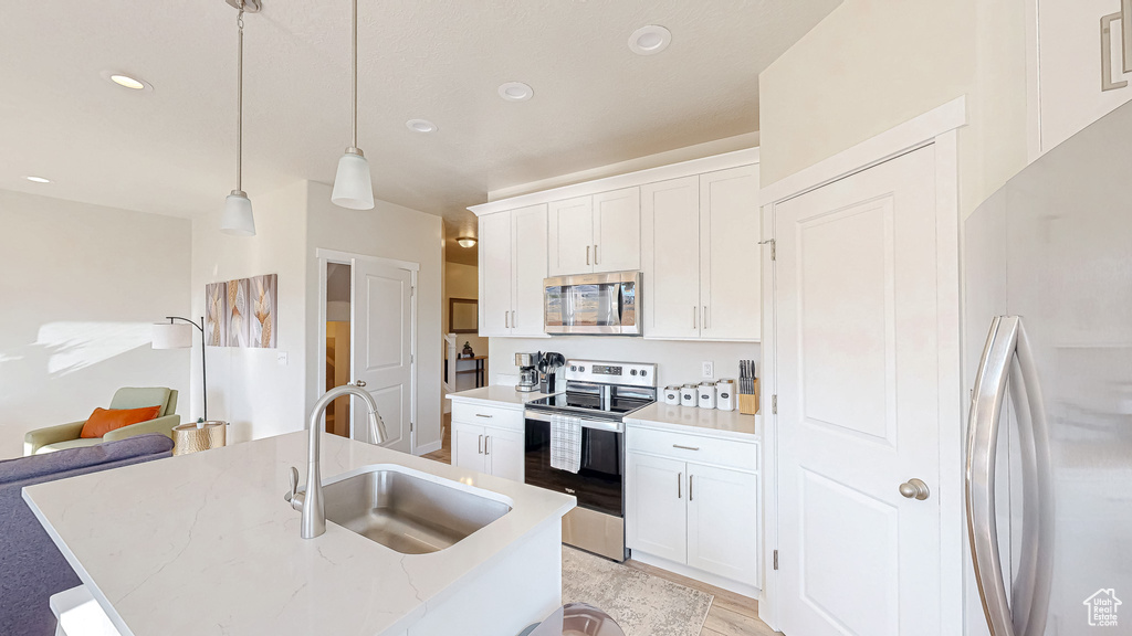 Photo 7 for MLS #2115435 at 855 N Hilltop Dr