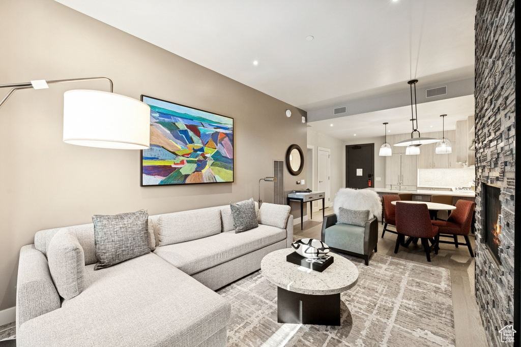 Photo 6 for MLS #2115436 at 1702 W Glencoe Mountain Way #6006