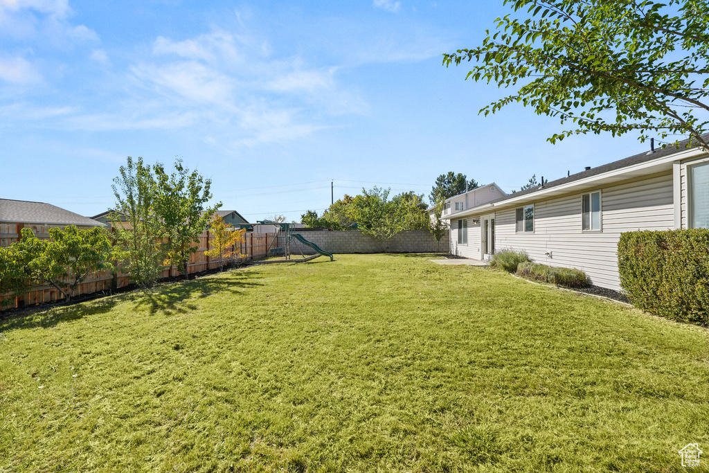 Photo 4 for MLS #2115454 at 2951 W 1060 North