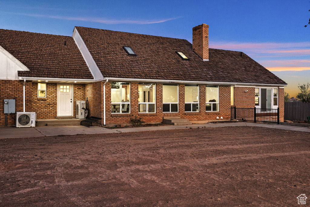 Photo 4 for MLS #2115499 at 765 N Juniper St