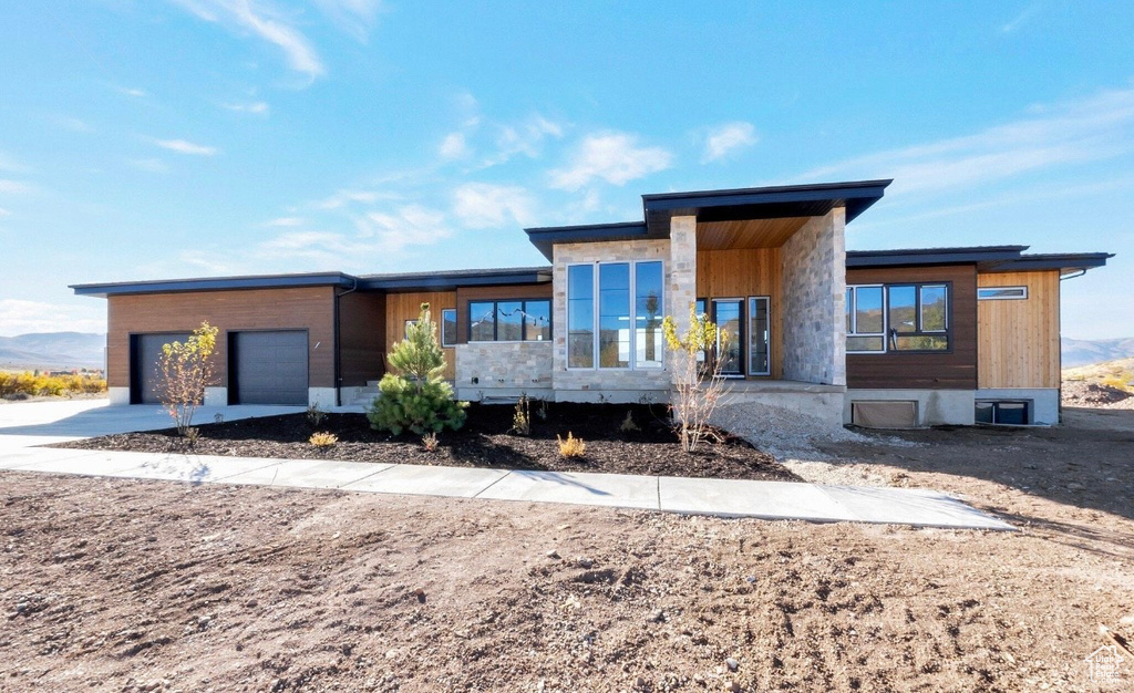 Photo 2 for MLS #2115510 at 1122 S 5700 East