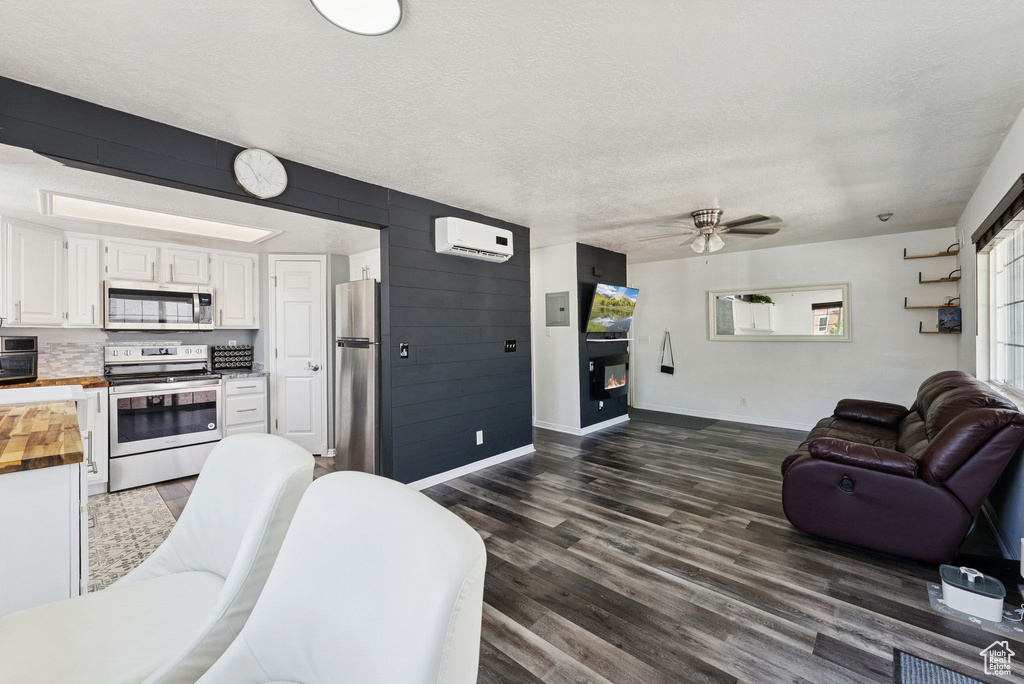 Photo 2 for MLS #2115529 at 258 W 400 North