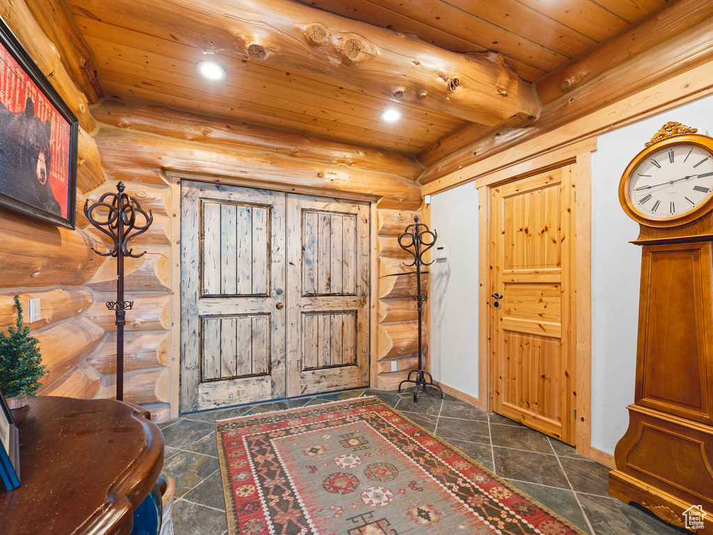 Photo 3 for MLS #2115531 at 101 Pelican Cir