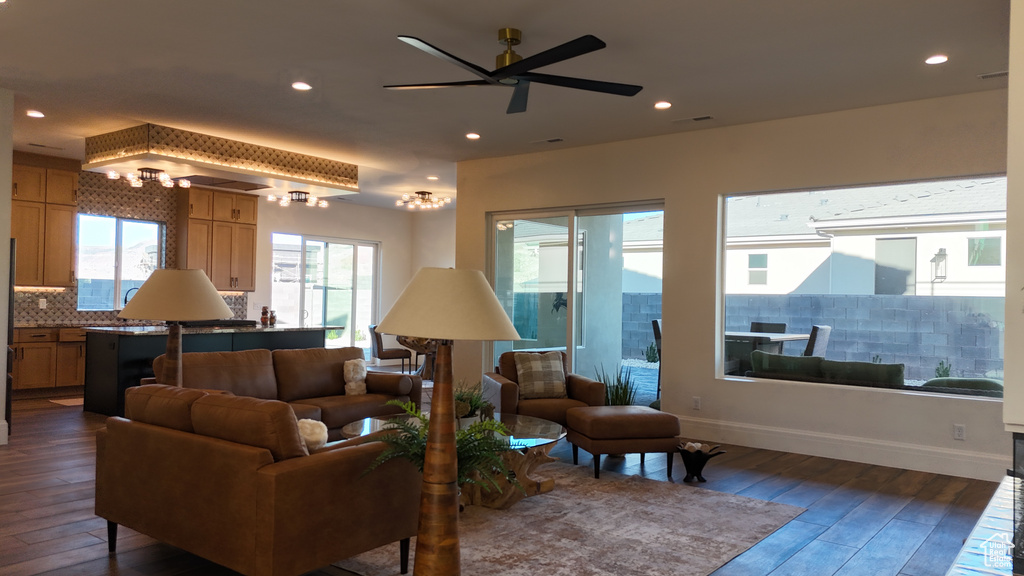 Photo 5 for MLS #2115560 at 1108 N Florence Cir