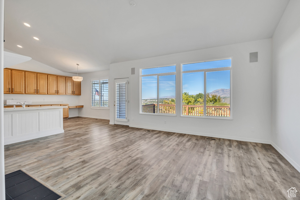 Photo 10 for MLS #2115577 at 1267 E Hickenlooper Way