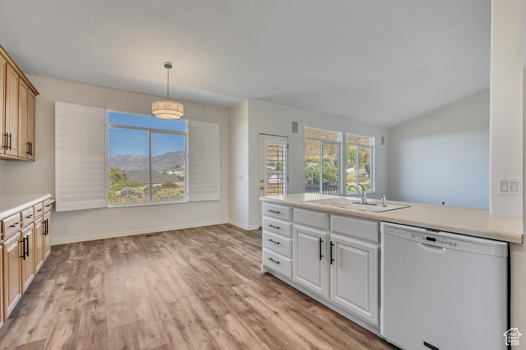 Photo 15 for MLS #2115577 at 1267 E Hickenlooper Way