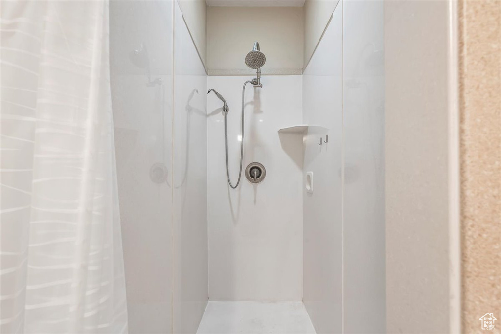 1586 W ROCK HOLLOW DR Bluffdale, UT 84065