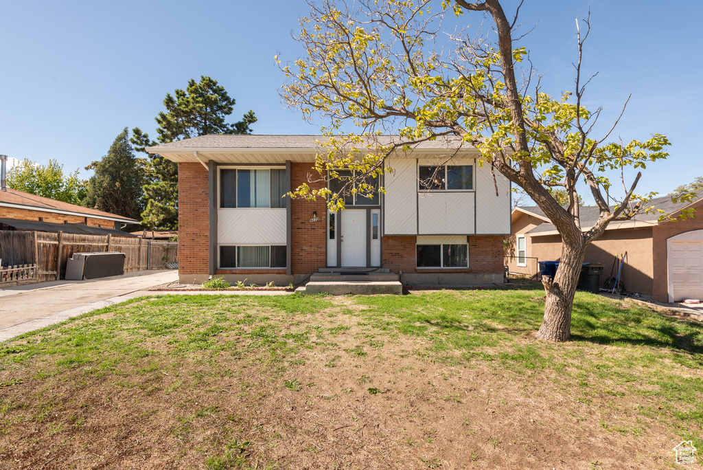 Photo 3 for MLS #2115592 at 4270 S Whipoorwhil St