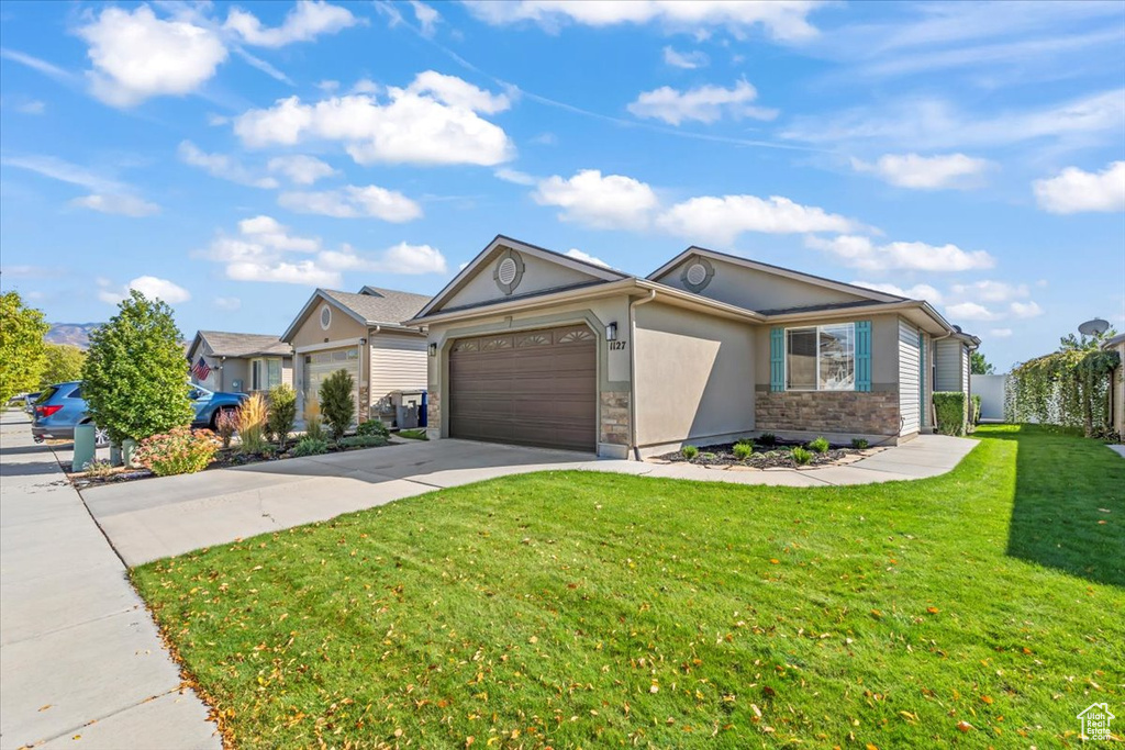 Photo 3 for MLS #2115597 at 1127 W Haworth Dr