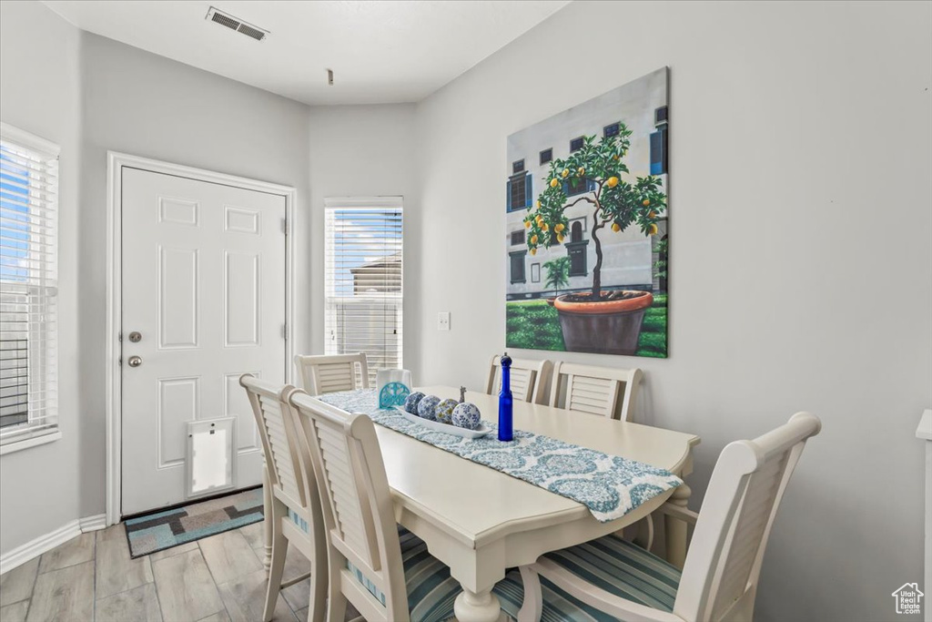 Photo 7 for MLS #2115597 at 1127 W Haworth Dr