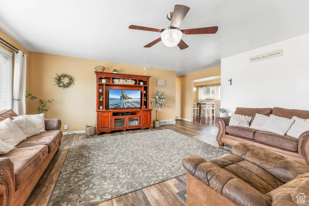 Photo 6 for MLS #2115704 at 209 W Millcreek Way