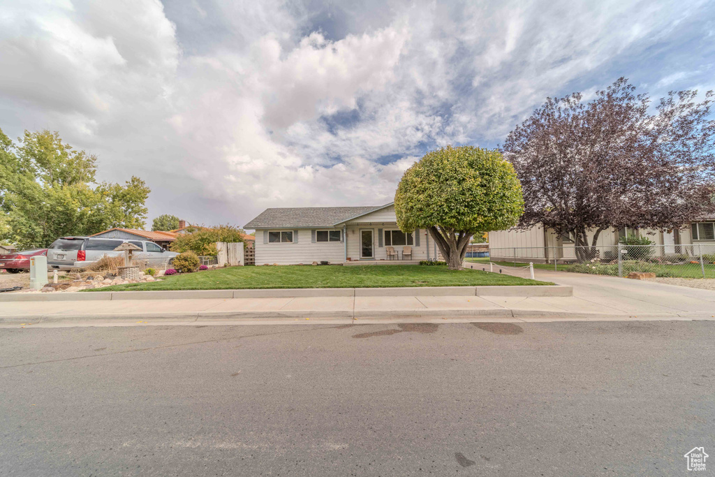 Photo 2 for MLS #2115721 at 470 N 400 East