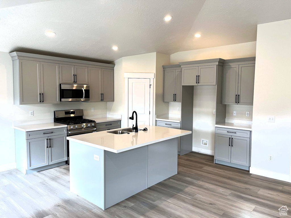 Photo 5 for MLS #2115801 at 1206 N Berra Blvd