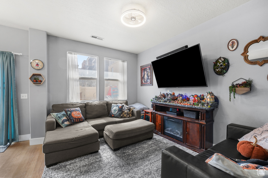 Photo 3 for MLS #2115802 at 88 E Calbourne